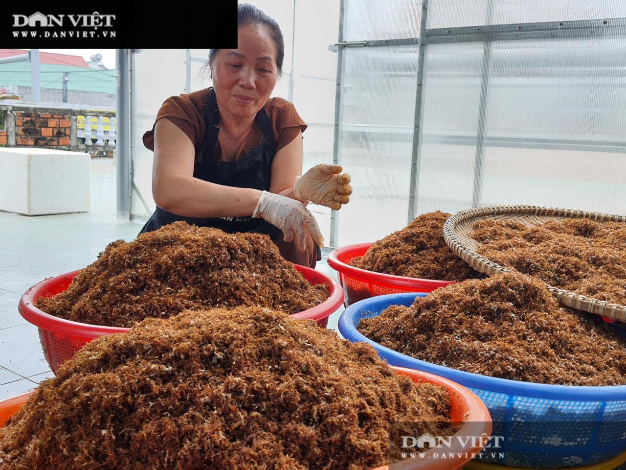 Người phụ nữ Gia Lai 25 năm luyện món đặc sản bò một nắng trên vùng chảo lửa